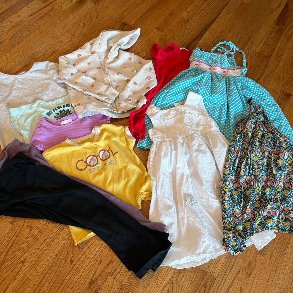 LOT OF GIRLS CLOTHING XS 4/5 PRESCHOOL PLAY CLOTHES